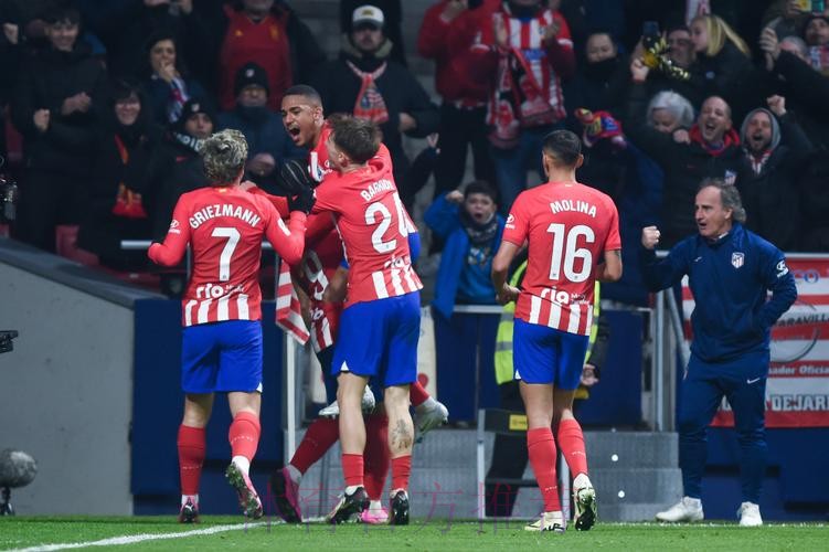 西媒:巴列卡诺询问了雷尼尔 球员的薪水是交易阻碍